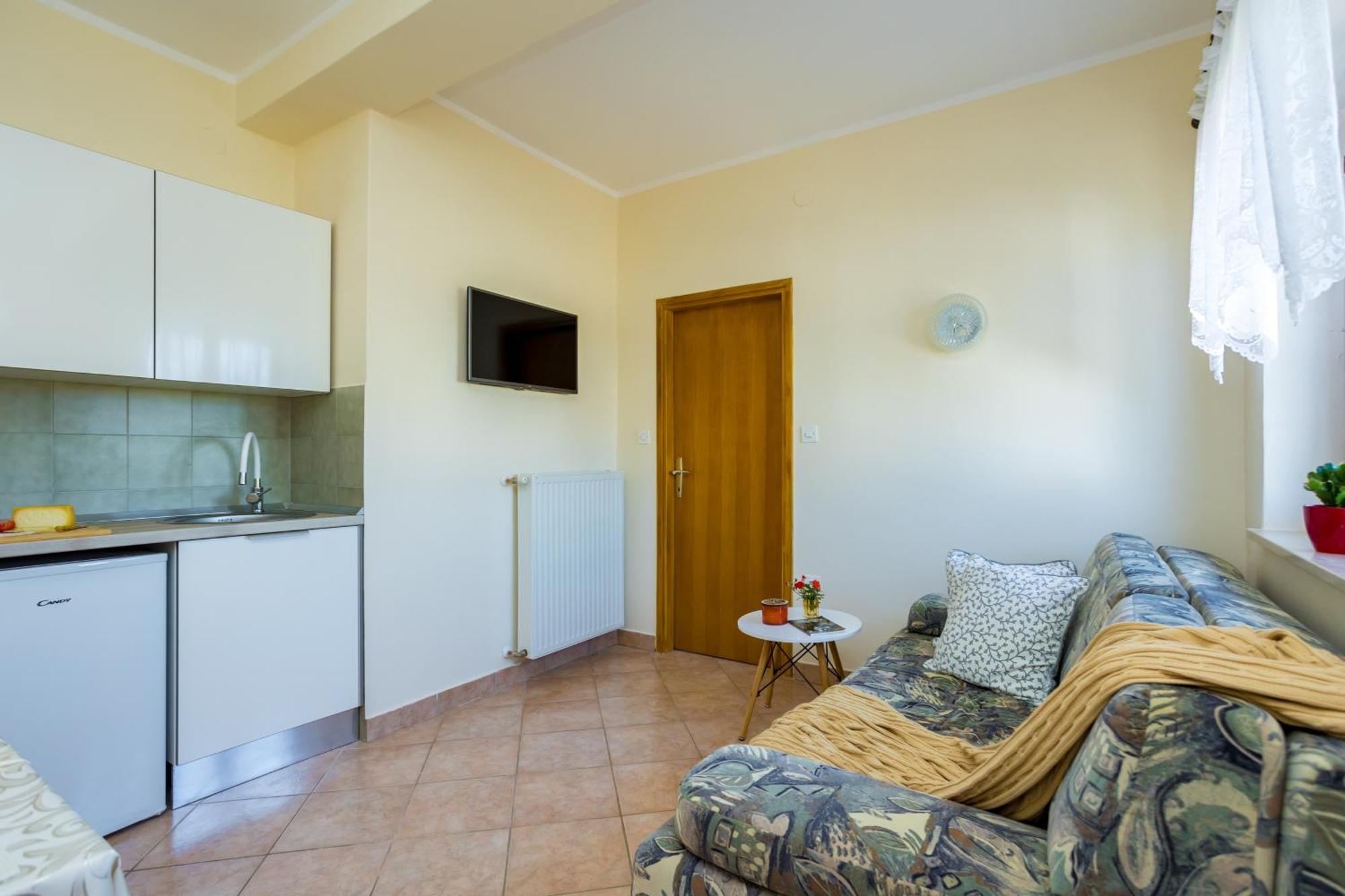 Apartments And Rooms Kod Keti Malinska Extérieur photo